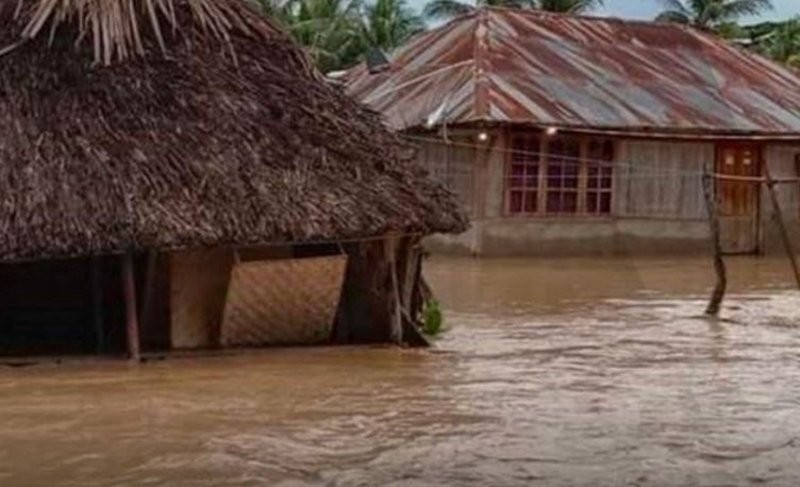 ارتفاع حصيلة ضحايا الفيضانات والانهيارات الأرضية بإندونيسيا إلى 128 قتيلاً