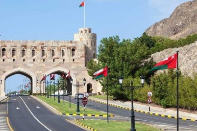 سلطنة عمان: تمديد قرار إغلاق كافة الأنشطة التجارية لمواجهة كورونا
