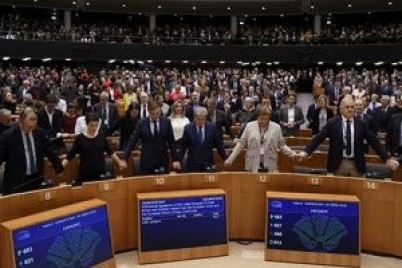 البرلمان الأوروبى يمنح الضوء الأخضر لاستخدام جواز السفر الصحى