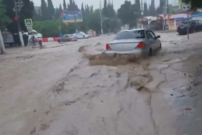 فيديو يظهر قوة فيضانات في يالطا بشبه جزيرة القرم