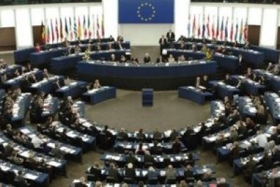 البرلمان الأوروبى يدين بشدة اعتراض بيلاروسيا طائرة "رايان إير"