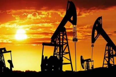 بيانات أمريكية ترفع أسعار النفط لأكثر من 5%