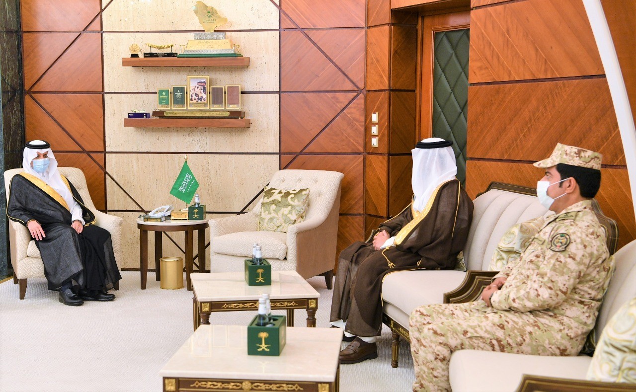 الأمير سعود بن نايف يستقبل أمير الفوج الحادي عشر