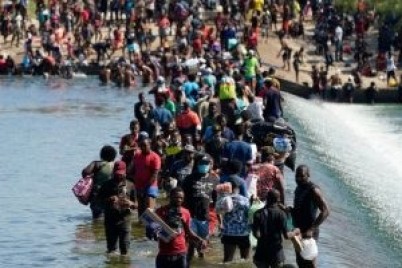 "فرنسا" تعتقل 15 شخصا بتهمة تهريب المهاجرين إلى الشواطئ البريطانية