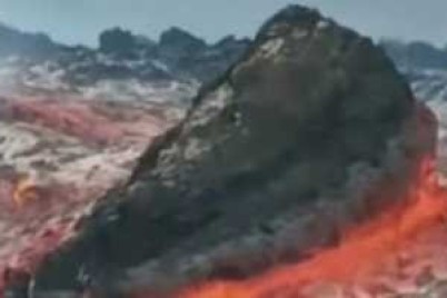 لقطات جديدة تظهر حمما بركانية تجرف أحجارا ضخمة فى جزيرة لا بالما