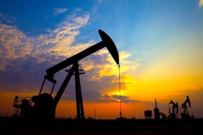 "أسعار النفط" تتجه نحو مكاسب أسبوعية بأكثر من 2%