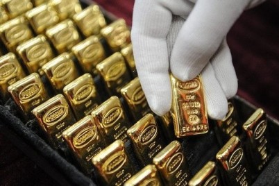 الذهب يصعد ويقترب من مستوى 1800 دولار مع تراجع الدولار