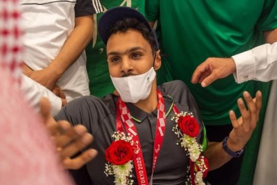 لاعب نادي جدة القرشي يهدي إنجازة العالمي للشعب السعودي 