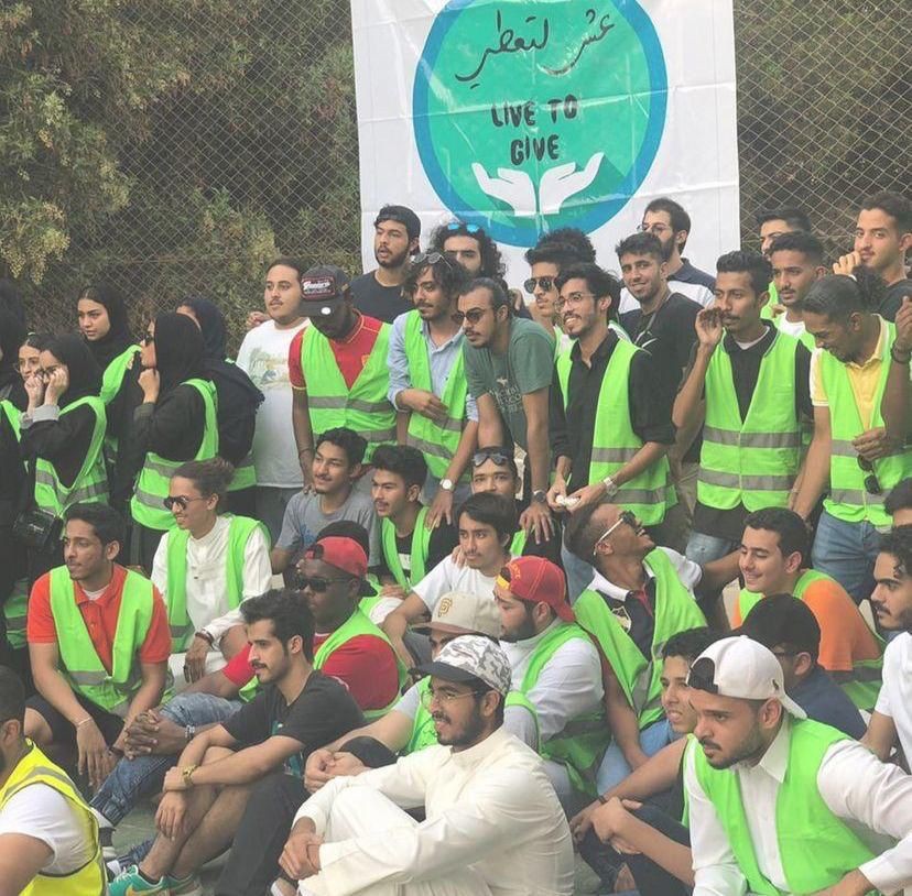900 متطوعاً يشاركون في أكبر حملة بعنوان (عش لتعطي)
