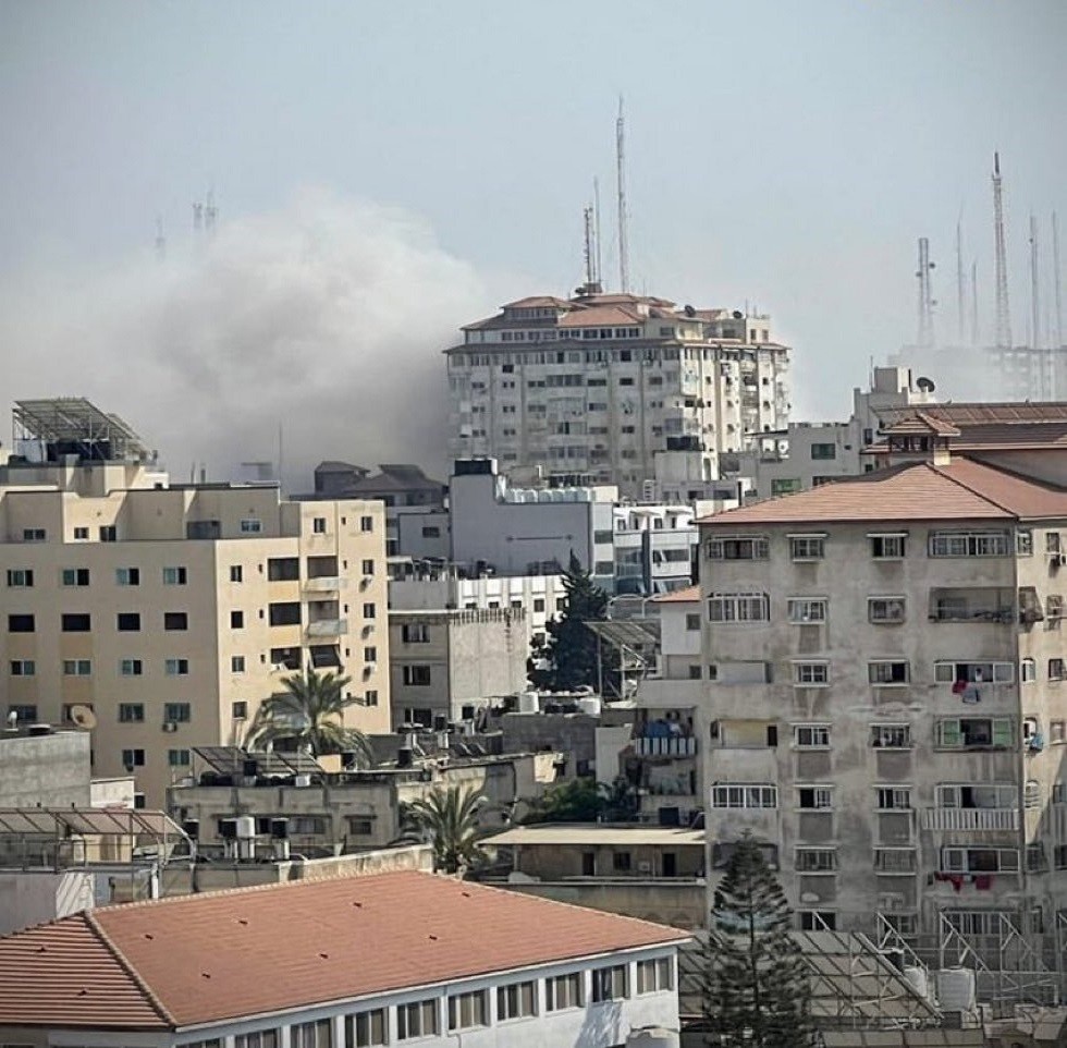 استشهاد 8 فلسطينيين “بينهم طفلة” في قصف إسرائيلي على غزة