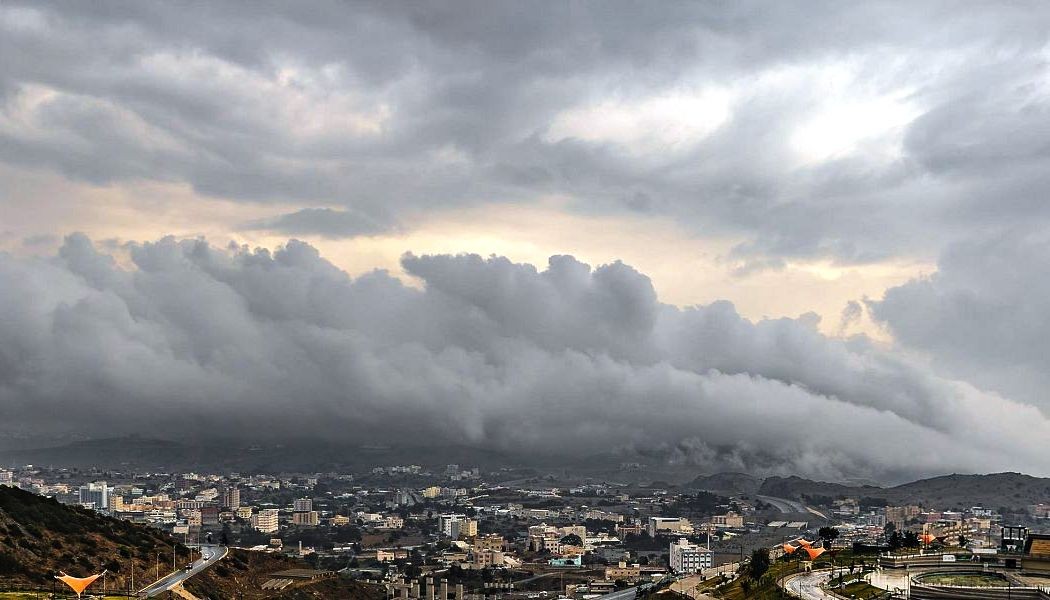 طقس الجمعة: أمطار رعدية في معظم مناطق المملكة