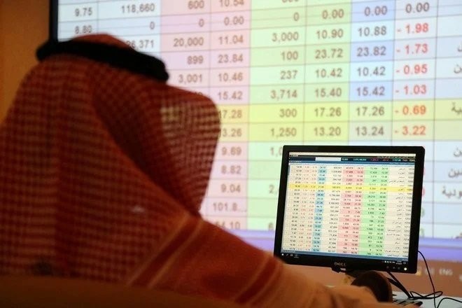 " الأسهم السعودية " تقلص غالبية خسائرها وتستعيد مستوى 12 ألف نقطة  