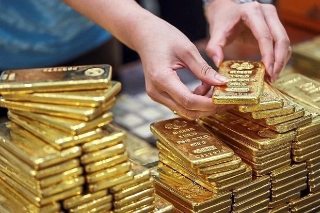 تحرك " الذهب " في نطاق ضيق مع ترقب الأسواق لتطورات الأزمة الأوكرانية