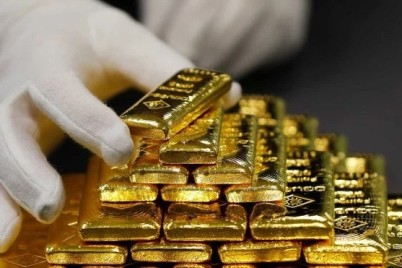 "الذهب" يتماسك متأثرا بأزمة أوكرانيا 