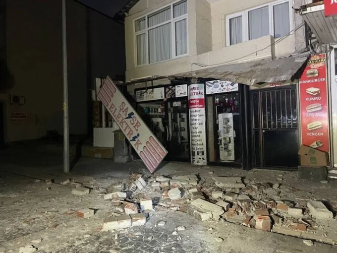 عشرات الإصابات في زلزال بتركيا