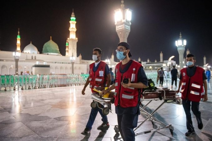 "الاسعاف" يباشر حالة ولادة في ساحات المسجد النبوي