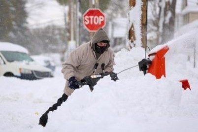 بايدن يعلن حالة الطوارئ في ولاية نيويورك بسبب الثلوج الكثيفة