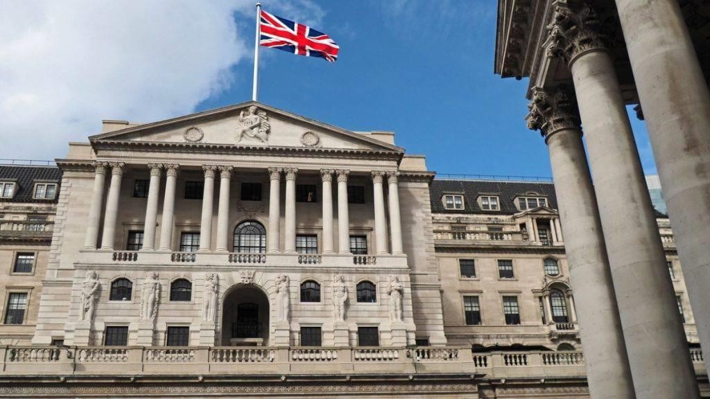 بنك إنجلترا المركزي يرفع سعر الفائدة الرسمي لأعلى مستوى منذ عام ٢٠٠٨ م