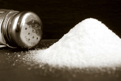 للحفاظ على الصحة...«الغذاء والدواء» توجه نصائح لتخفيف استهلاك الملح